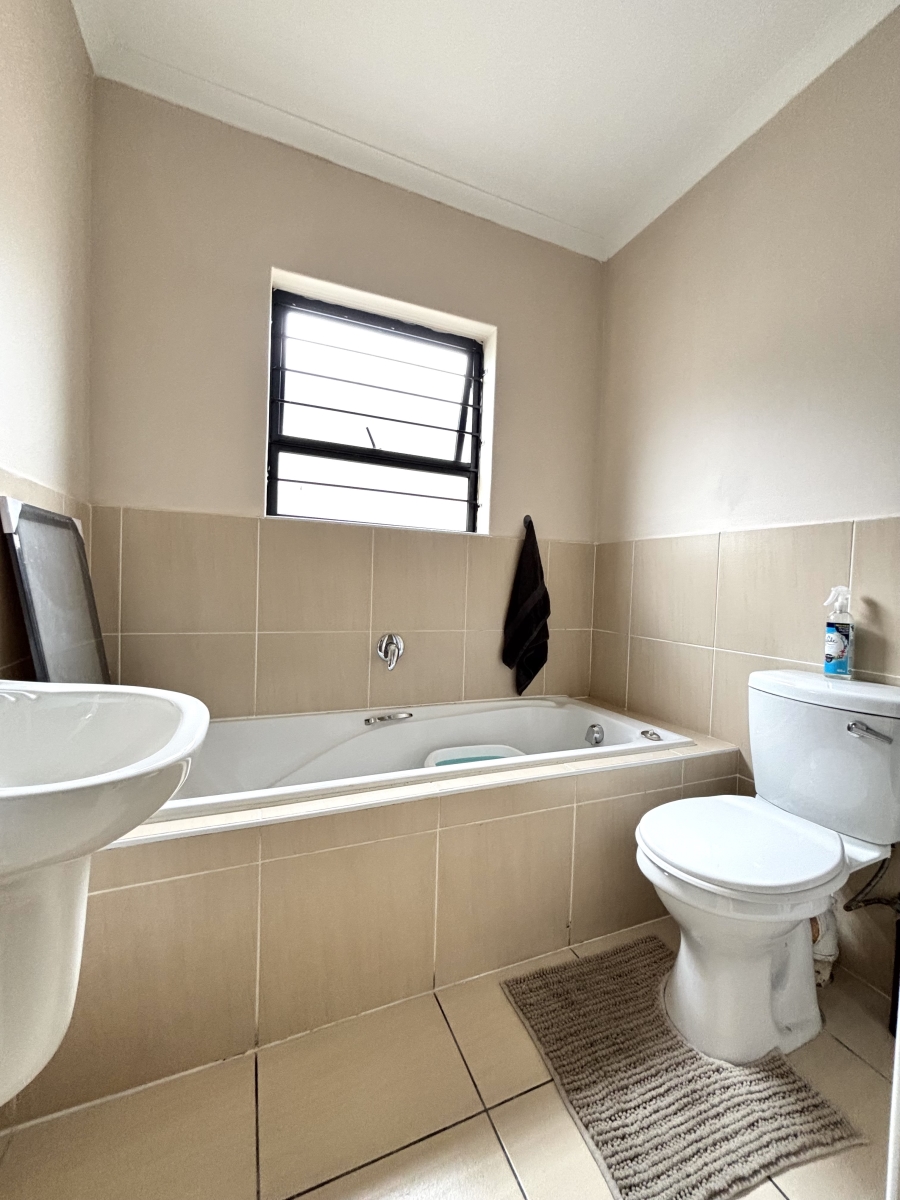 2 Bedroom Property for Sale in Parklands North Western Cape